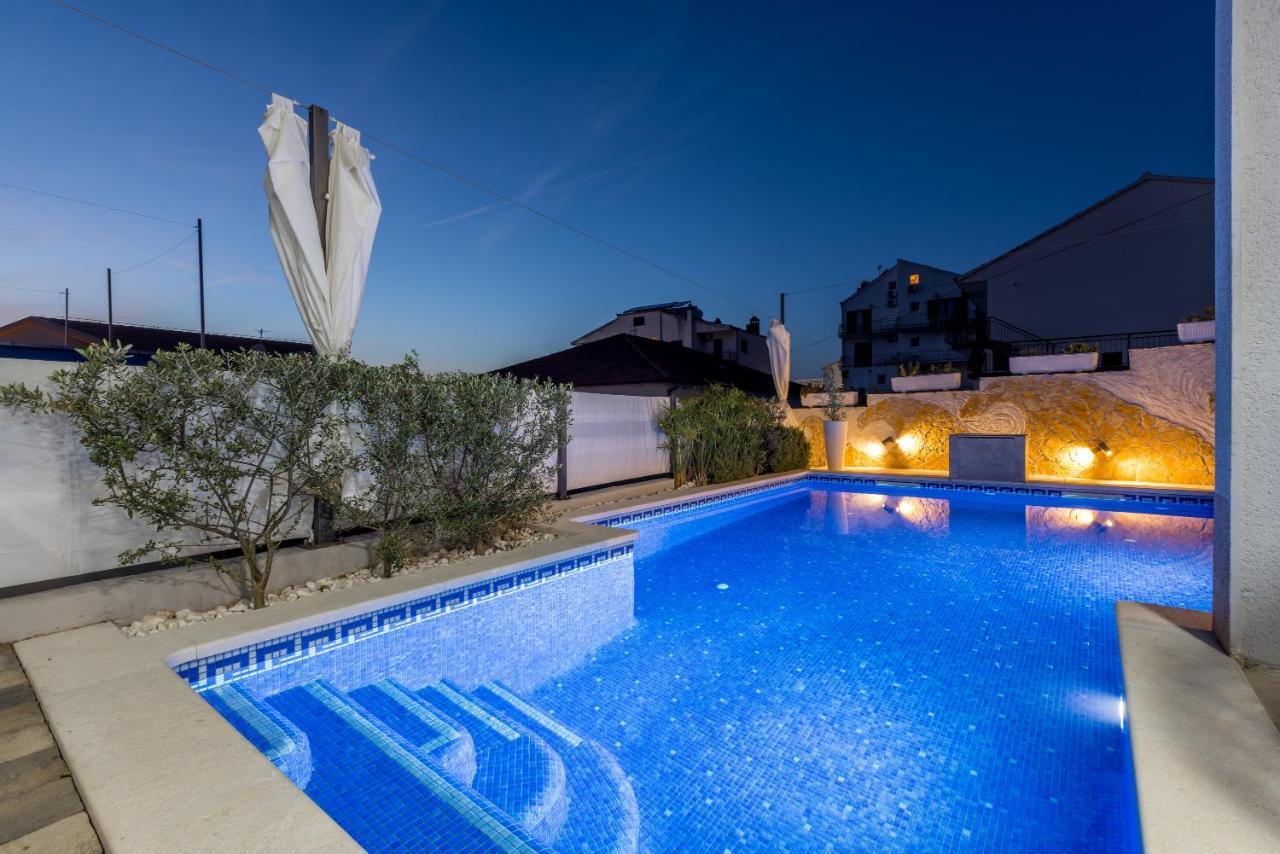 Villa Costa Blu With Pool By The Sea Trogir Eksteriør billede