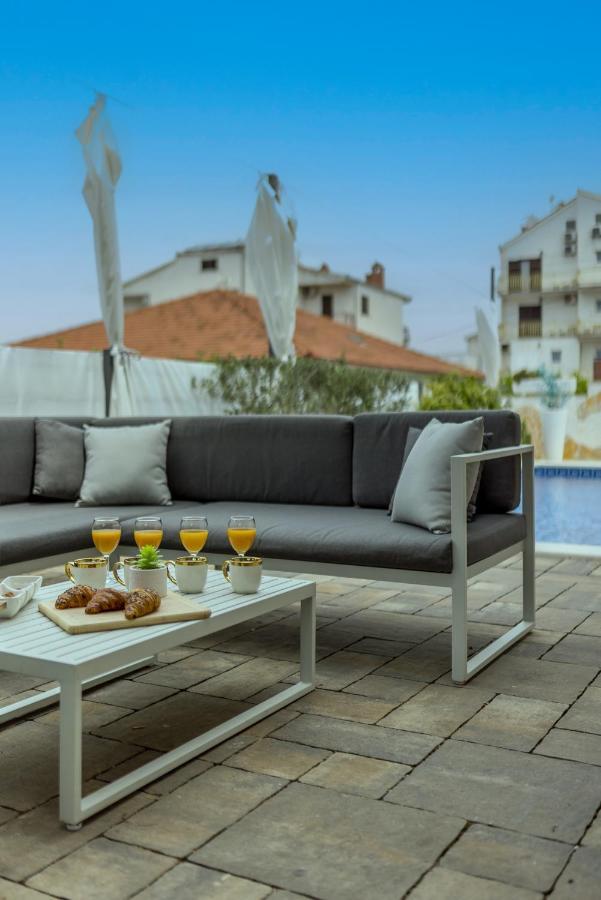 Villa Costa Blu With Pool By The Sea Trogir Eksteriør billede